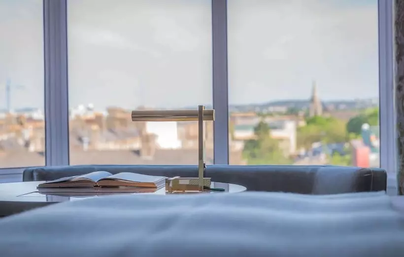 Quarto deluxe, Conrad Dublin