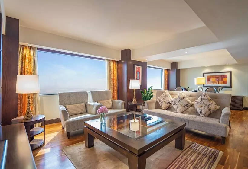 سوییت اجرایی, Hyatt Regency Dubai   Corniche
