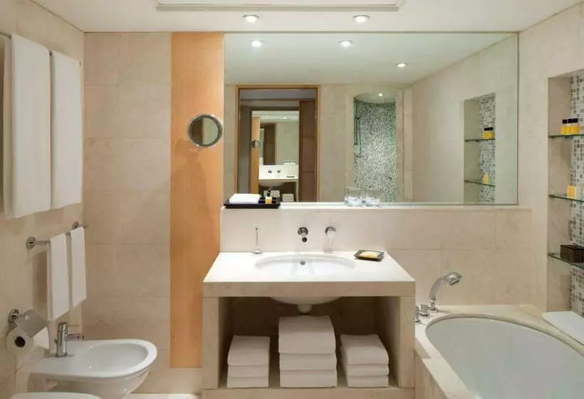 キングサイズベッドのスタンダードルーム, Hyatt Regency Dubai   Corniche