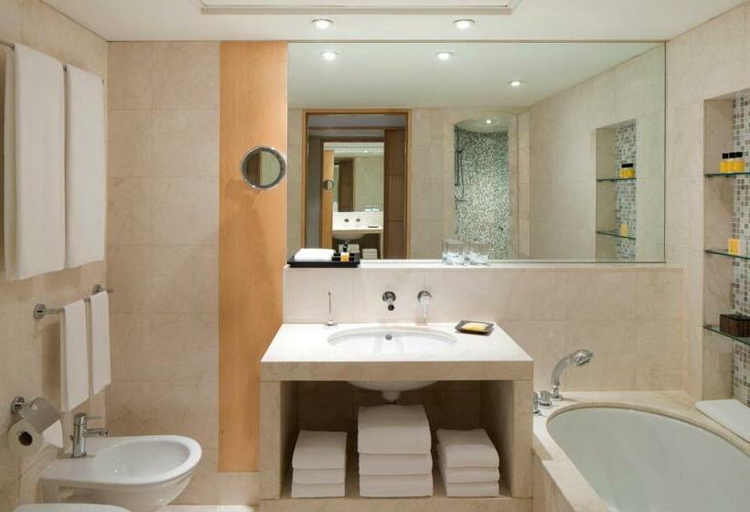 Номер Superior, Hyatt Regency Dubai Corniche