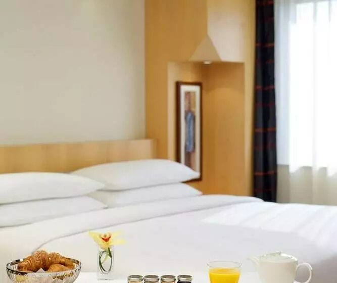 クラブルーム, Hyatt Regency Dubai   Corniche