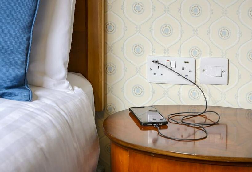 חדר סטנדרט לשלושה, Killarney Dromhall