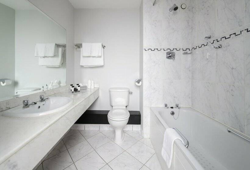 חדר סטנדרט לשלושה, Killarney Dromhall