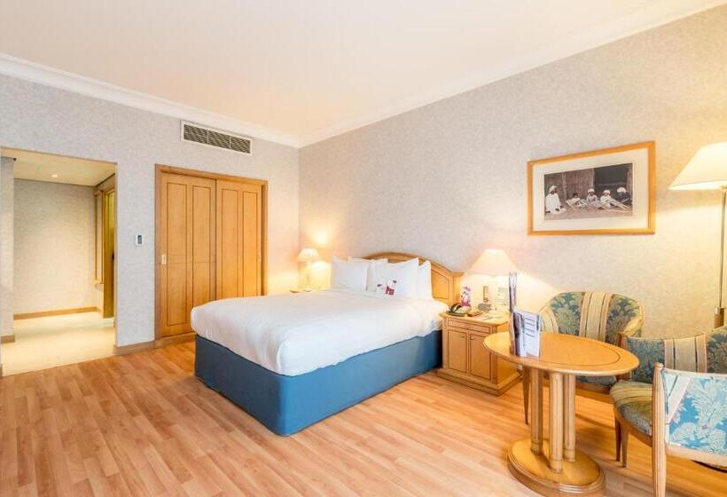 キングサイズベッドのスタンダードルーム, Millennium Downtown Abu Dhabi