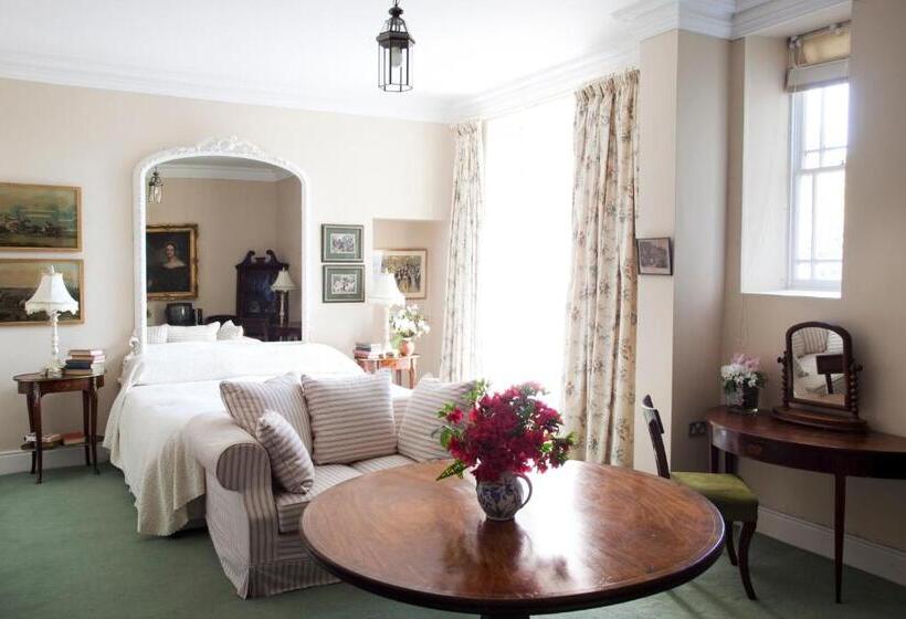 小型套房, Rosleague Manor