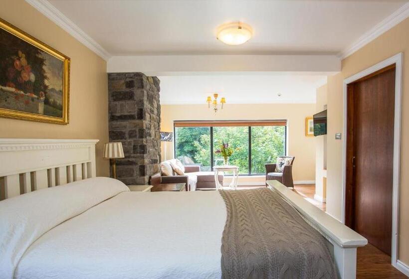 家庭间, Rosleague Manor