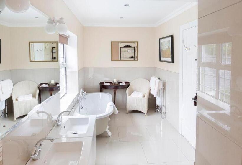 家庭间, Rosleague Manor