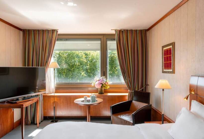 اتاق سوپریور با چشم‌انداز رودخانه, Sofitel Lyon Bellecour