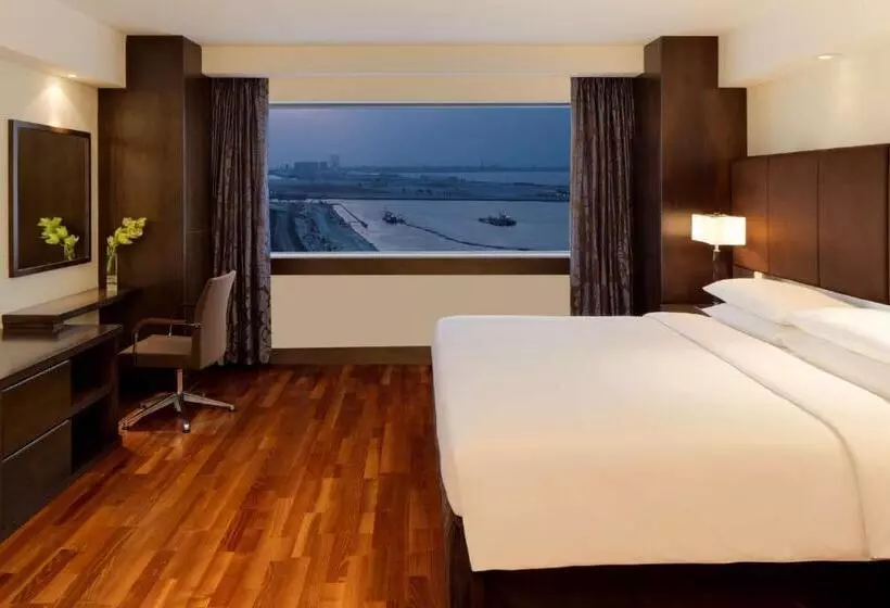 キングサイズベッドのスイートルーム, Hyatt Regency Dubai   Corniche