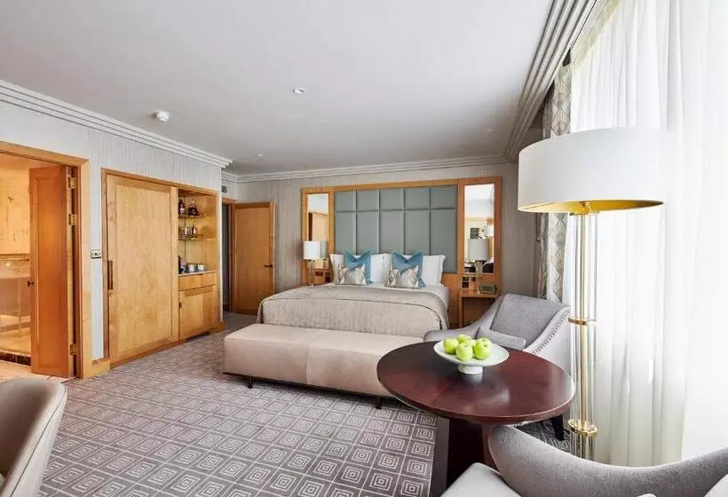 Deluxe Room King Size Bed