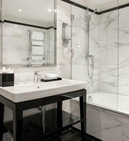 اتاق لوکس سه تخته, Castille Paris – Starhotels Collezione