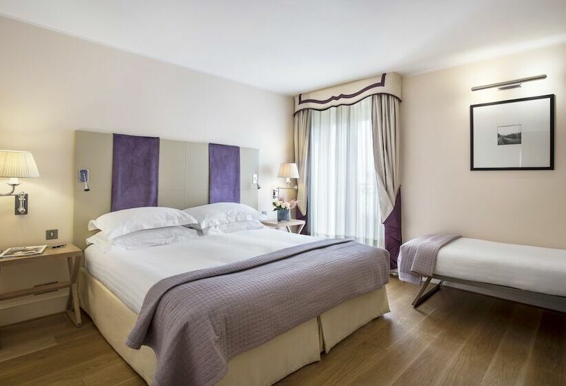 デラックストリプルルーム, Castille Paris – Starhotels Collezione