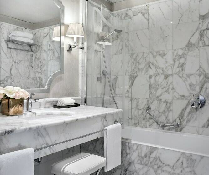 デラックストリプルルーム, Castille Paris – Starhotels Collezione