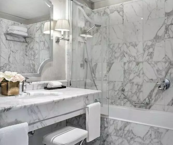 デラックストリプルルーム, Castille Paris – Starhotels Collezione