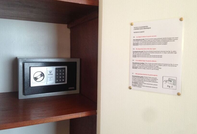 غرفة قياسية ثلاثية, Bristol Logis Cit Hotel Périgueux Centre