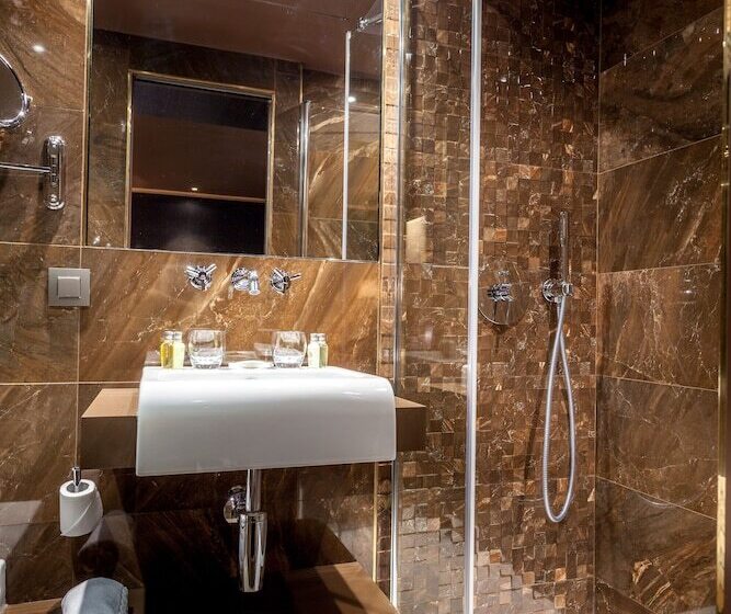 수피리어 룸, Armoni Paris