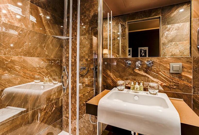 수피리어 룸, Armoni Paris