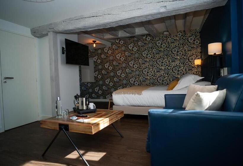 جناح جونيور مزوَّد بتراس, Auberge De La Caillère