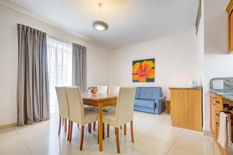 标准三人间, Breiz Armor