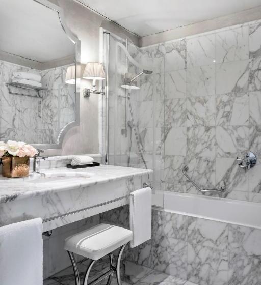 バルコニー付きデラックスルーム, Castille Paris – Starhotels Collezione