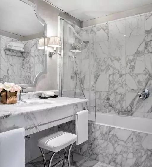 バルコニー付きデラックスルーム, Castille Paris – Starhotels Collezione