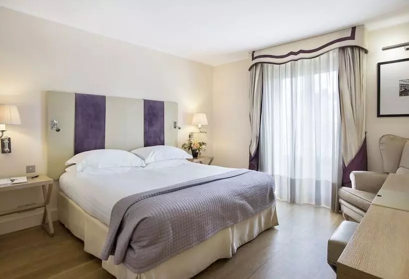 デラックスルーム, Castille Paris – Starhotels Collezione