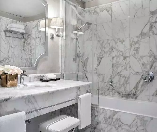 バルコニー付きデラックスルーム, Castille Paris – Starhotels Collezione