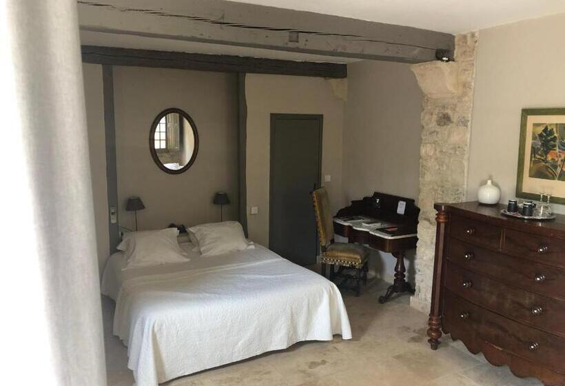 غرفة عائلية, Château D Arpaillargues   Teritoria