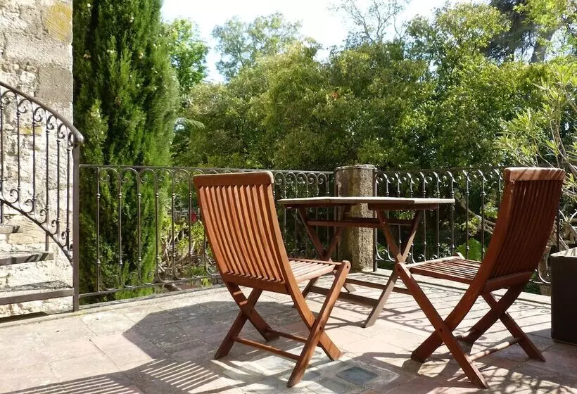 スイート, Château D Arpaillargues   Teritoria
