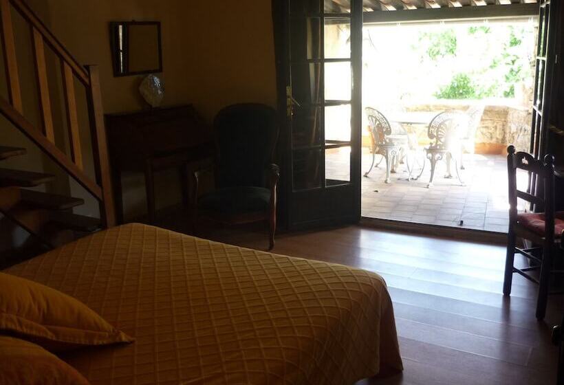 غرفة عائلية, Château D Arpaillargues   Teritoria