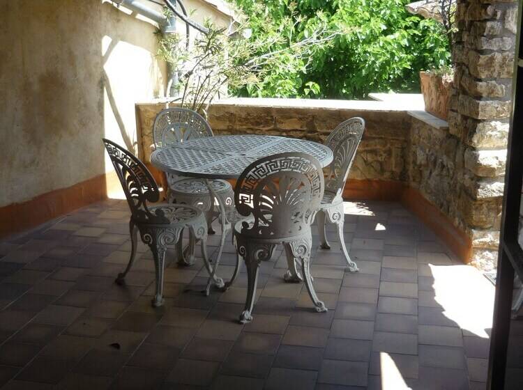 غرفة عائلية, Château D Arpaillargues   Teritoria