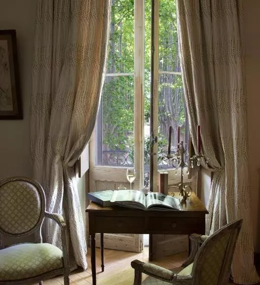 اتاق کلاسیک, Château Des Alpilles