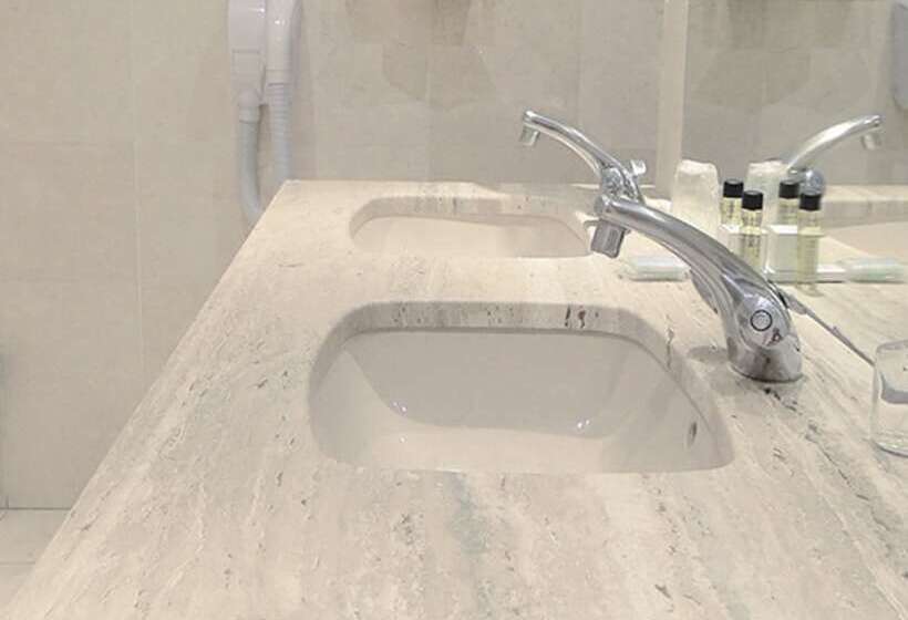 اتاق سوپریور, Derby Eiffel