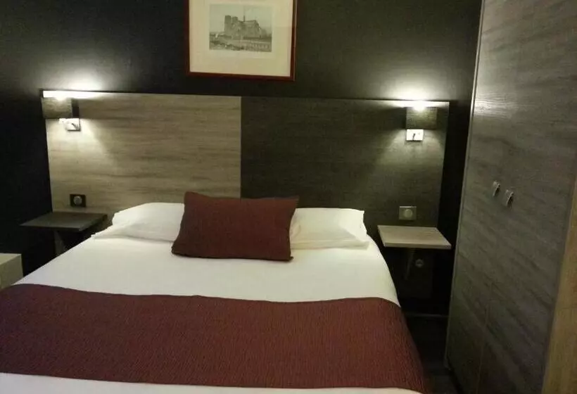 Habitación Estándar, Derby Eiffel