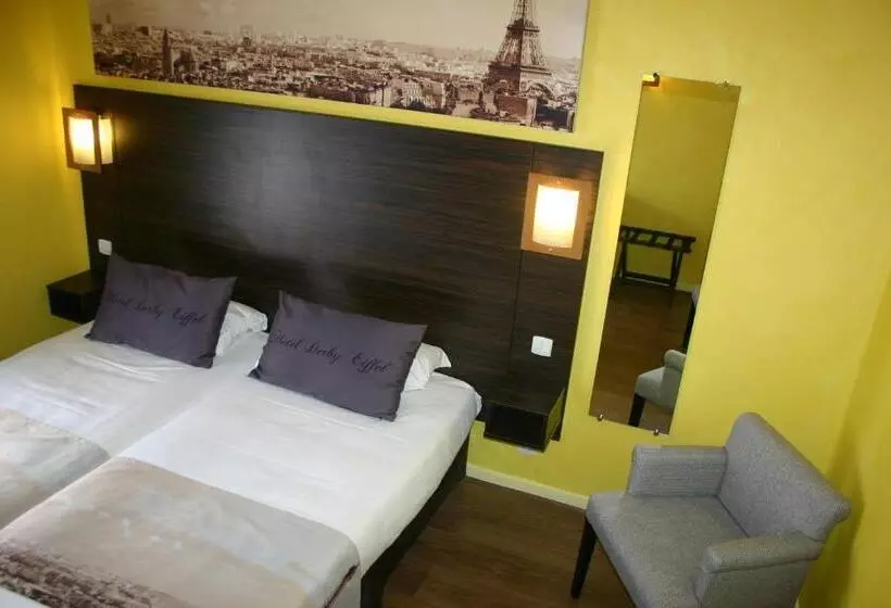 Habitación Estándar, Derby Eiffel