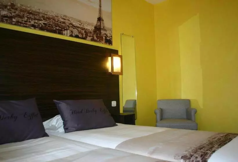 Habitación Triple Estándar, Derby Eiffel