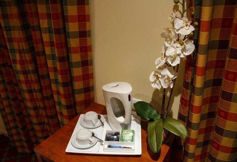 수피리어 룸, Des Marquisats