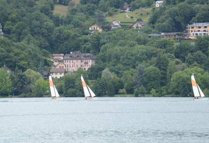 트리플 스탠다드 전망룸, Des Marquisats