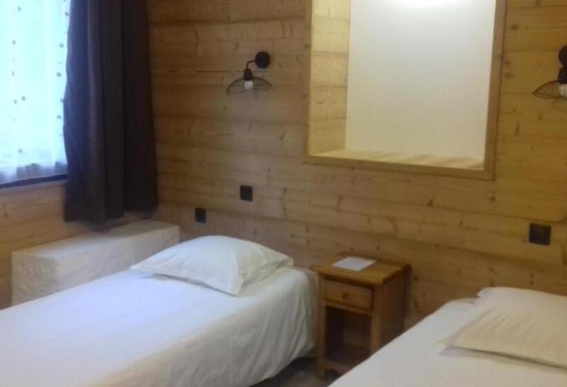 트리플 스탠다드 전망룸, Des Marquisats