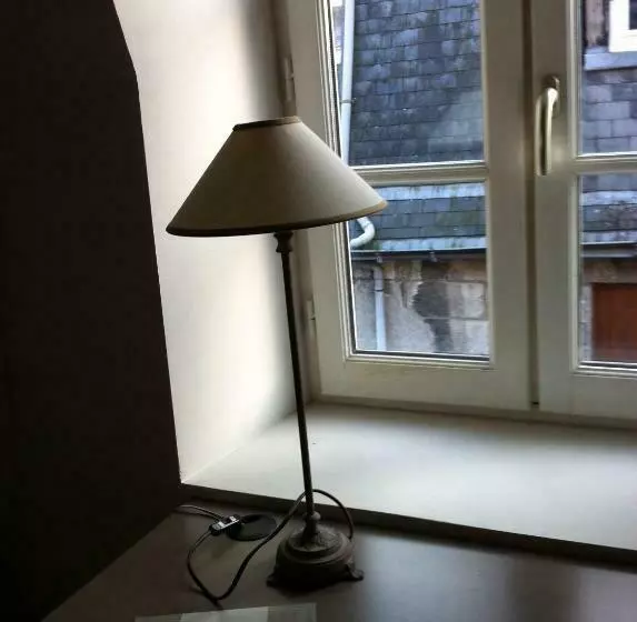 اتاق راحتی, L Adresse