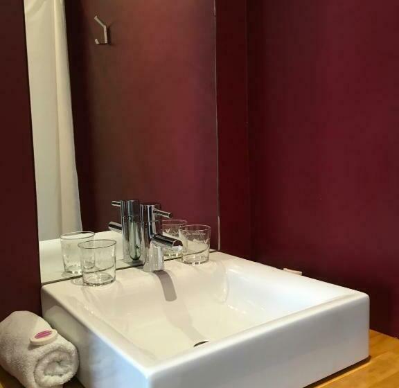 غرفة قياسية فردية, L Adresse