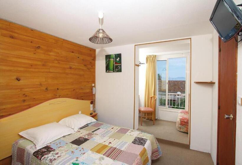 اتاق راحتی, Hôtel La Croix De Malte