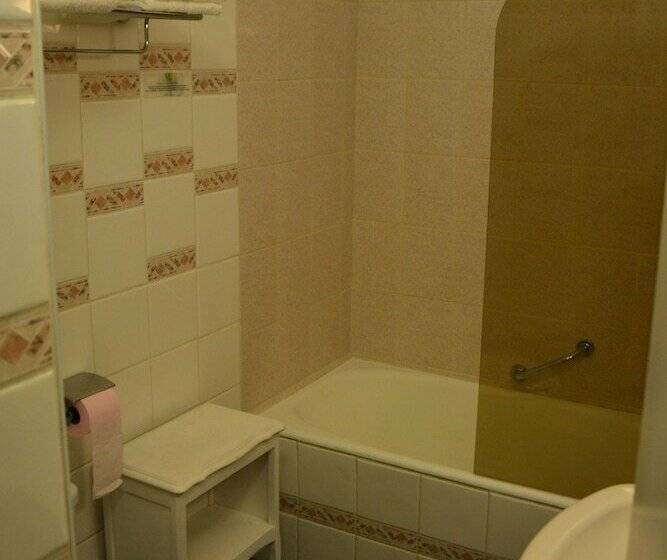 חדר סטנדרט, Hôtel Restaurant Du Bearn