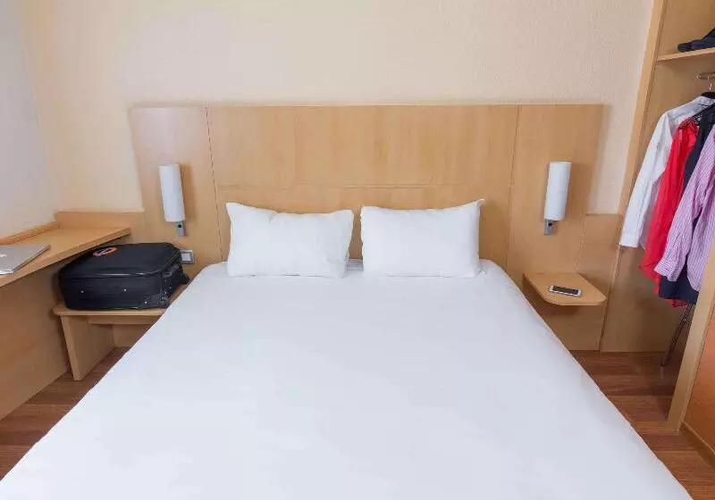 Quarto standart cama de casal, Ibis Dunkerque
