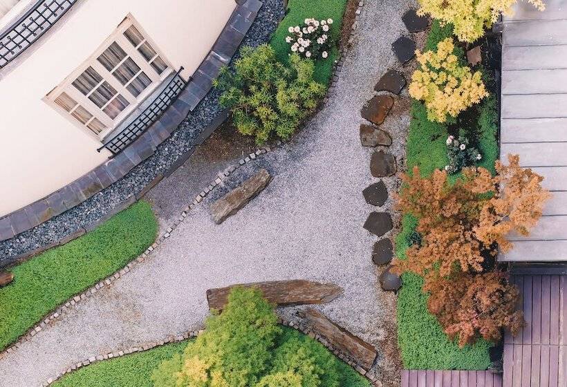 اتاق خانوادگی, Miiro Le Grand Hôtel Cayré