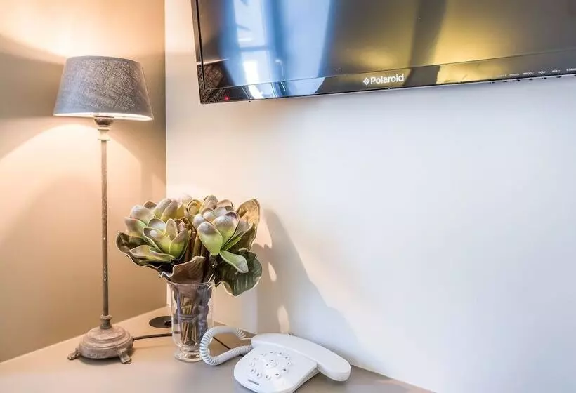 اتاق لوکس, L Adresse