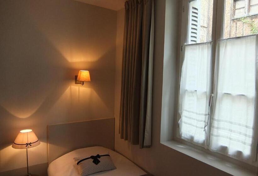 غرفة قياسية فردية, L Adresse