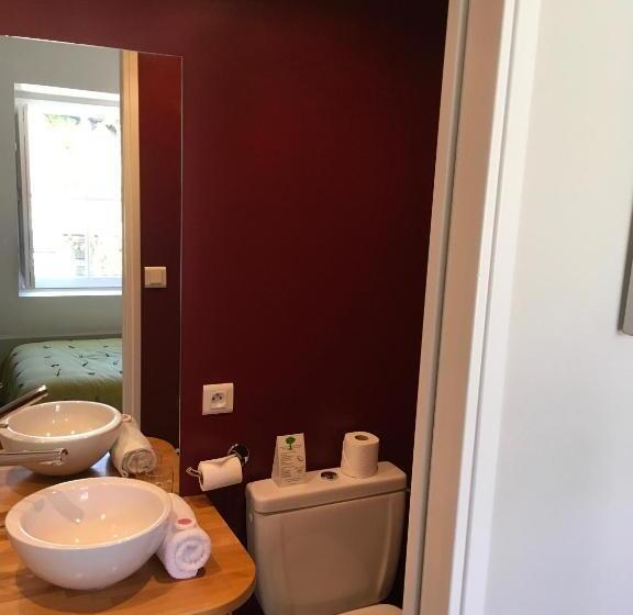 غرفة قياسية فردية, L Adresse