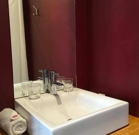 غرفة قياسية, L Adresse