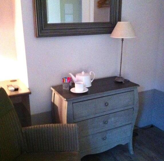 غرفة قياسية مزوَّدة بشُرفة, L Adresse